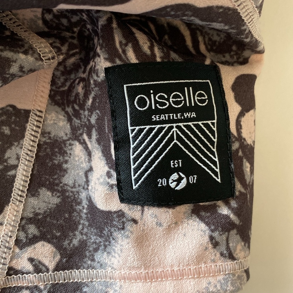 Oiselle Roga Athletic Running Shorts Black Pink Roses Women’s 8 Eight — image 6 of 6